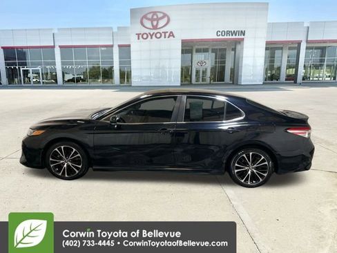 Used 2018 Toyota Camry SE image 5