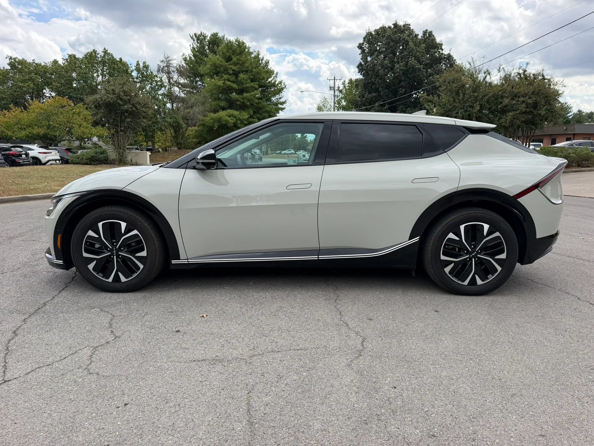 Used 2023 Kia EV6 Wind w/ Wind Technology Package AWD/4WD image 7