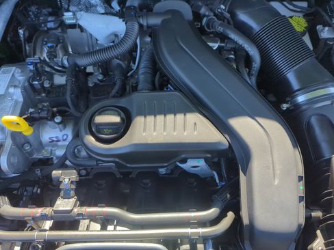 New 2026 Volkswagen Taos SE image 21