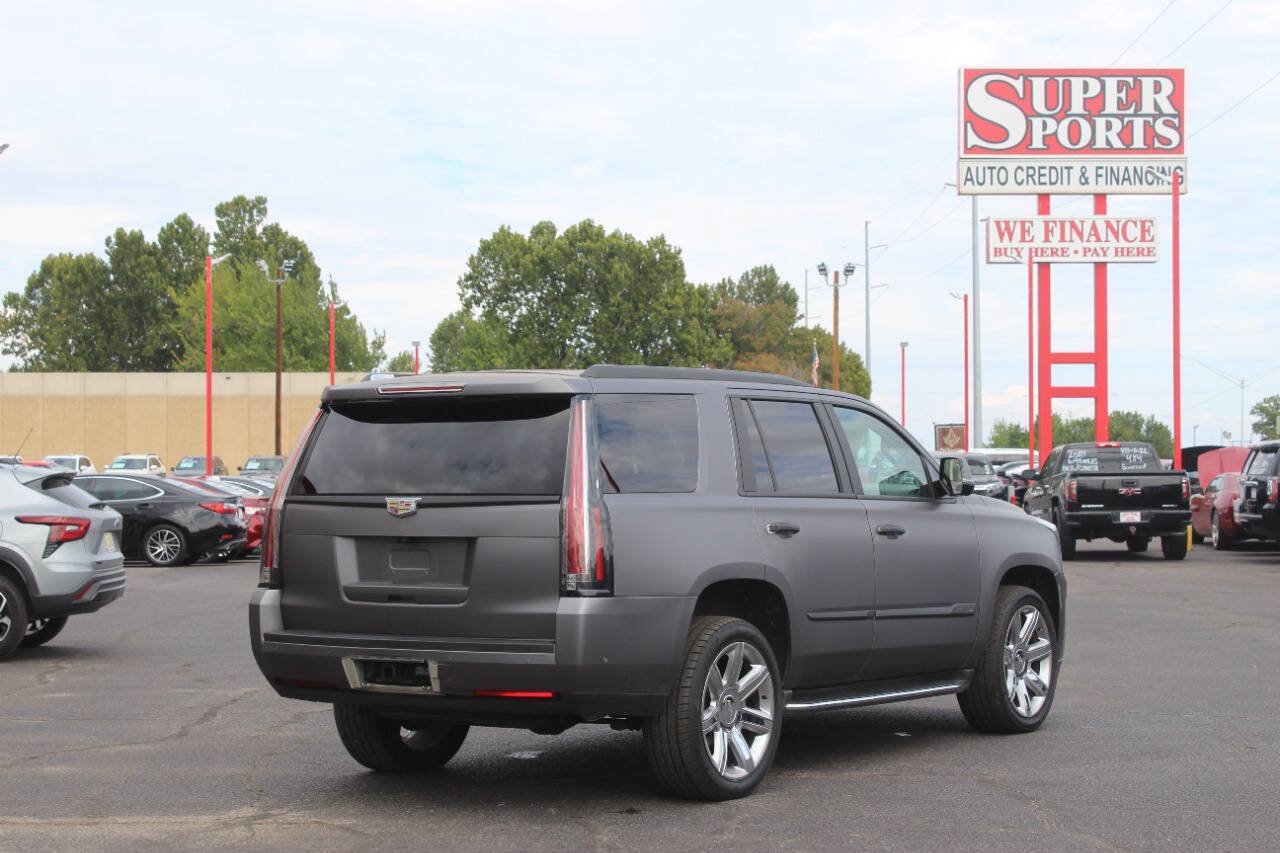 Used 2017 Cadillac Escalade Luxury AWD/4WD image 4