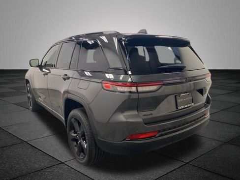 Used 2023 Jeep Grand Cherokee Altitude image 4