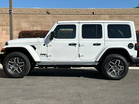 Used 2025 Jeep Wrangler Sahara image 7