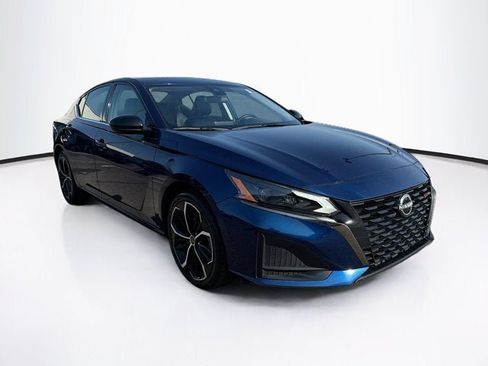 Used 2024 Nissan Altima 2.5 SR FWD image 3