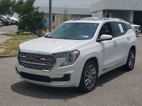 Used 2022 GMC Terrain Denali w/ Denali Premium Package AWD/4WD image 3