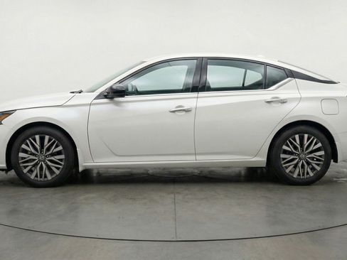 Used 2025 Nissan Altima 2.5 SV image 5