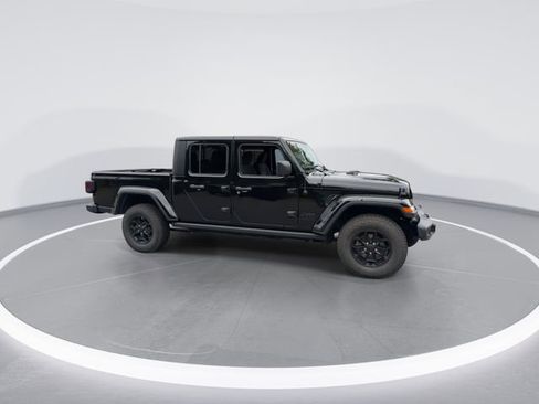 Used 2022 Jeep Gladiator Sport AWD/4WD image 2