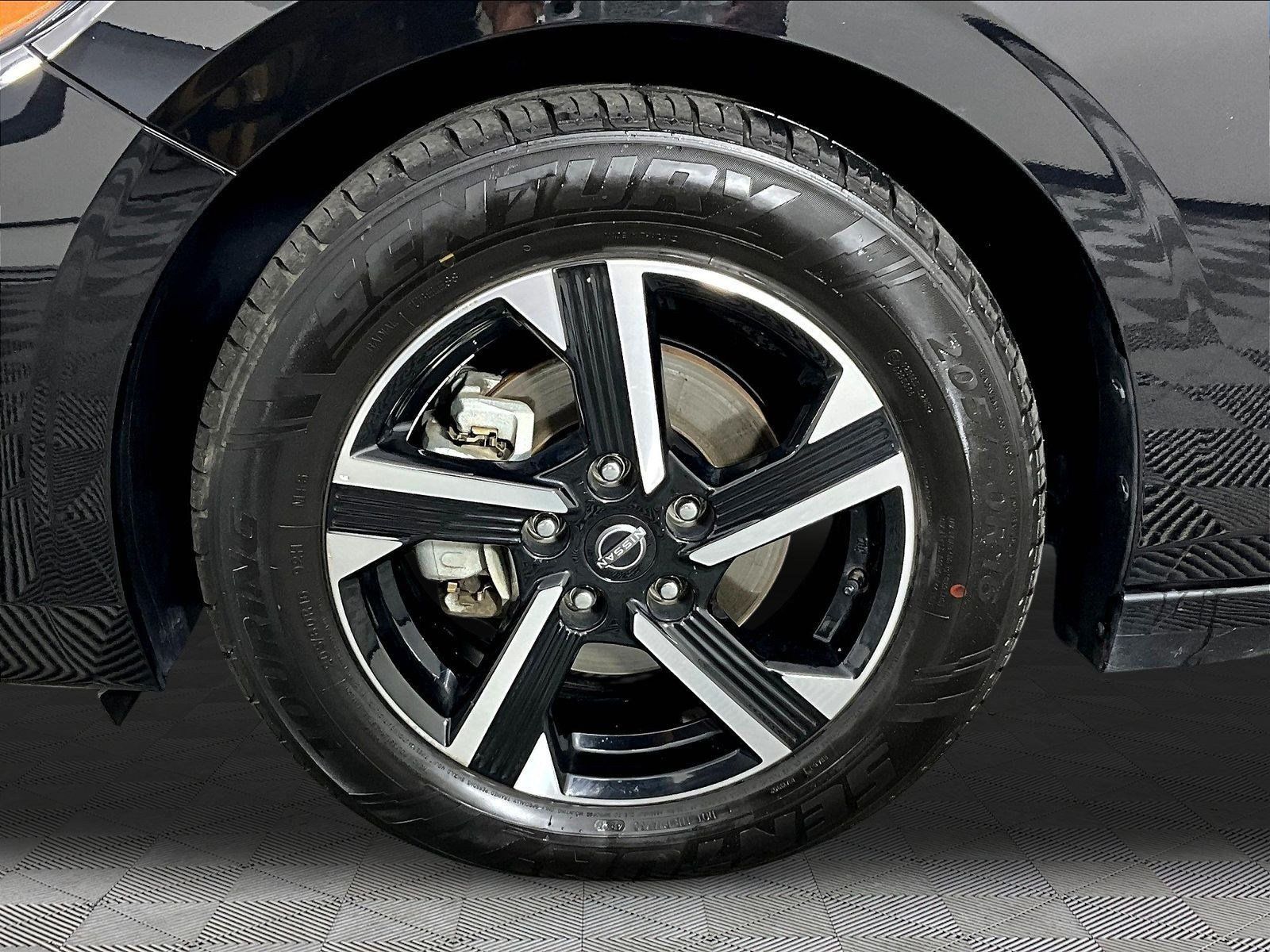 Certified 2025 Nissan Sentra SV FWD image 32
