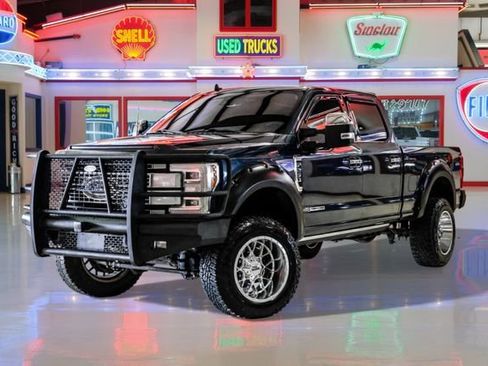Used 2019 Ford F250 Platinum w/ Platinum Ultimate Package image 2