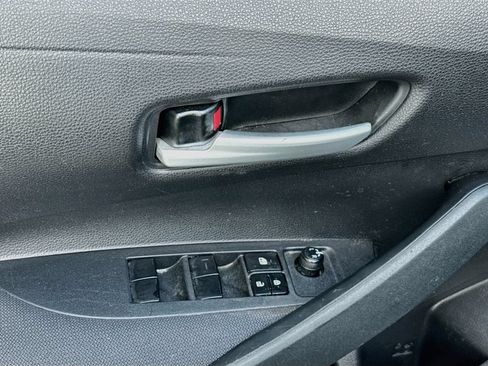 Used 2020 Toyota Corolla LE FWD image 17