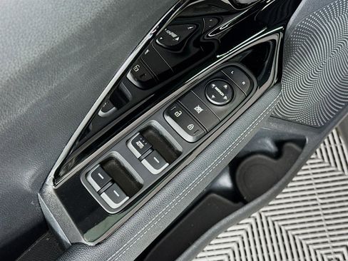 Certified 2022 Kia Niro LXS image 19