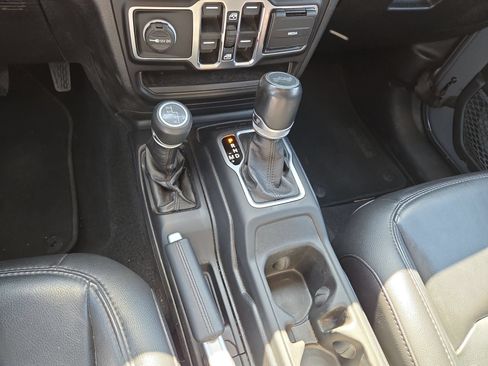 Used 2021 Jeep Wrangler Unlimited Sahara AWD/4WD image 22