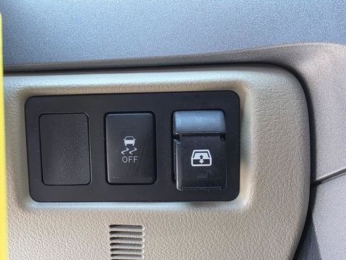 Used 2012 Toyota Tundra 4x4 CrewMax w/ SR5 Pkg image 20