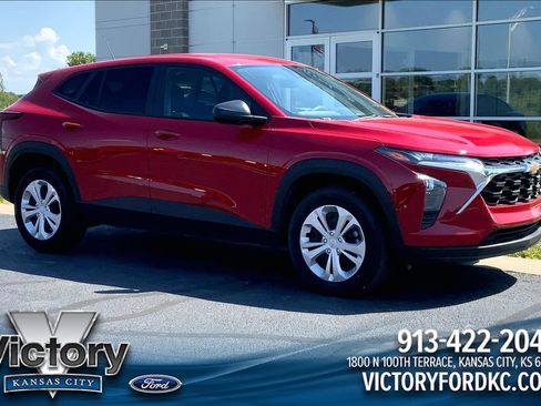 Used 2026 Chevrolet Trax LS FWD image 1