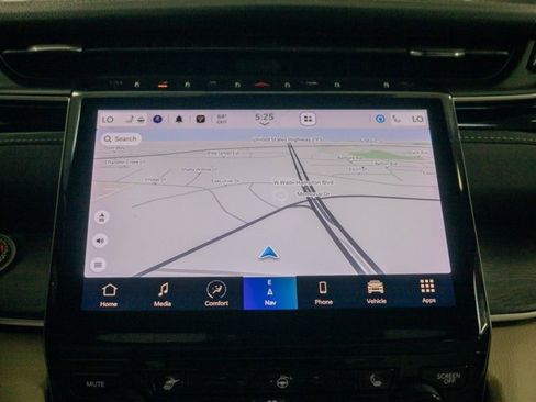 Certified 2023 Jeep Grand Cherokee L Limited w/ Black Appearance Package image 16