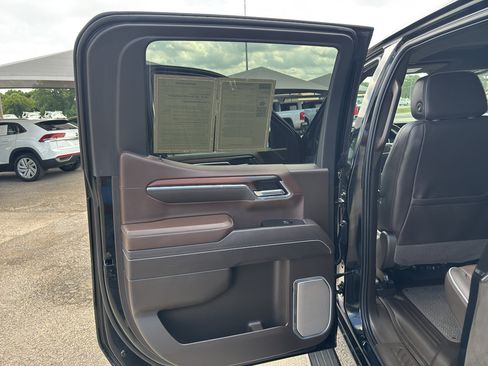 Certified 2026 GMC Sierra 1500 Denali w/ Denali Reserve Package AWD/4WD image 14