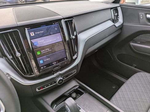 Used 2022 Volvo XC60 B5 Momentum image 19