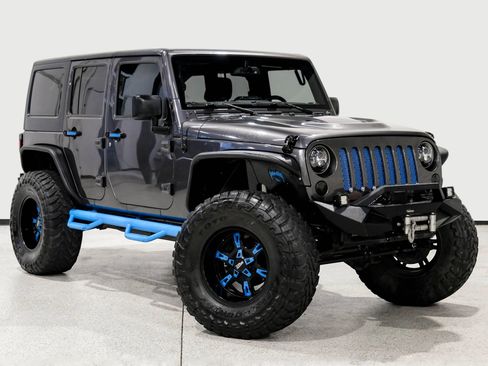 Used 2016 Jeep Wrangler Unlimited Rubicon AWD/4WD image 4