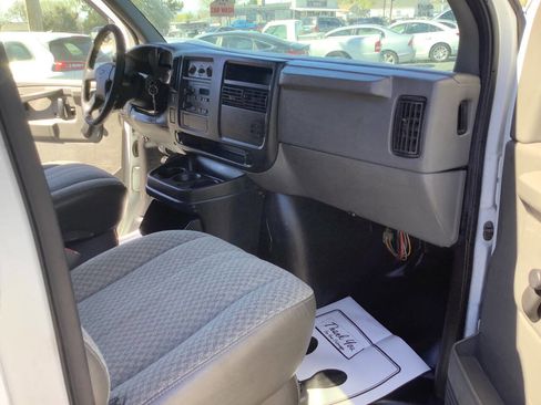 Used 2003 Chevrolet Express 1500 image 33