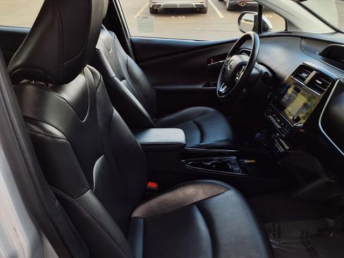 Certified 2019 Toyota Prius XLE image 24