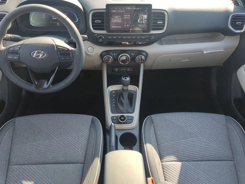 New 2025 Hyundai Venue Limited FWD image 19