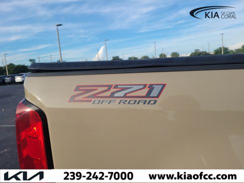Used 2022 Chevrolet Colorado Z71 AWD/4WD image 11