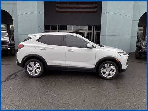 Used 2024 Buick Encore GX Preferred FWD image 1