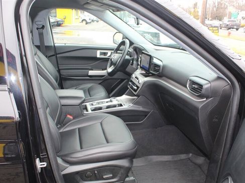 Used 2023 Ford Explorer XLT w/ Equipment Group 202A AWD/4WD image 13