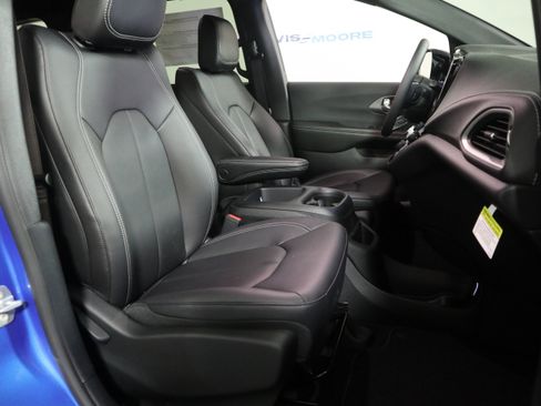 New 2026 Chrysler Pacifica Select image 20
