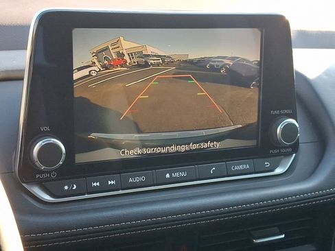 Used 2023 Nissan Rogue SV w/ SV Premium B Package image 18