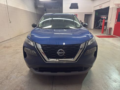 Used 2023 Nissan Rogue S image 2
