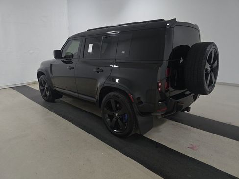 Used 2024 Land Rover Defender 110 X-Dynamic SE image 4