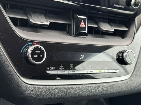 Used 2022 Toyota Corolla LE image 19