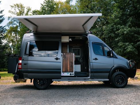 Used 2018 Mercedes-Benz Sprinter 2500 image 13