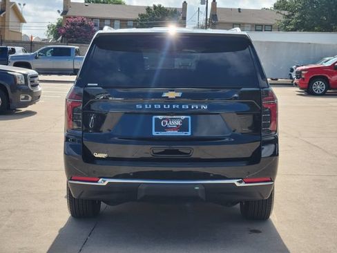 Used 2025 Chevrolet Suburban LS RWD image 13