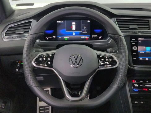 Certified 2022 Volkswagen Tiguan SE R-Line image 23