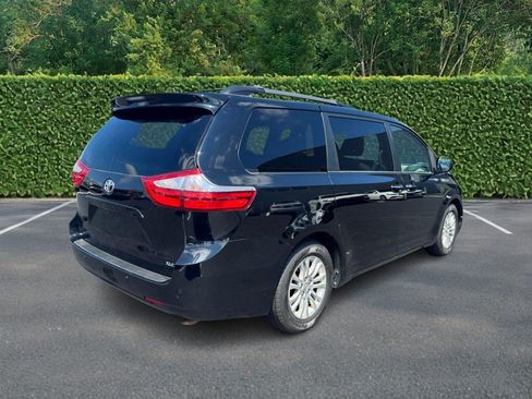 Used 2015 Toyota Sienna XLE w/ XLE Navigation Package FWD image 3