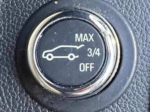 Used 2023 Chevrolet Traverse LT image 18