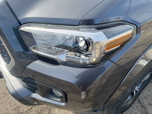 Used 2019 Toyota Tacoma TRD Sport image 28