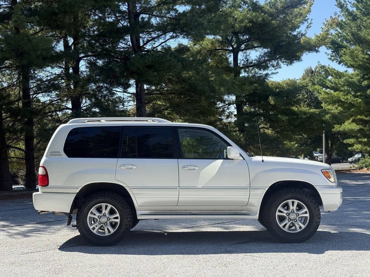 Used 2005 Lexus LX 470 4WD w/ Preferred Accessory Pkg image 5
