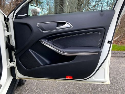Used 2016 Mercedes-Benz GLA 250 4MATIC image 23