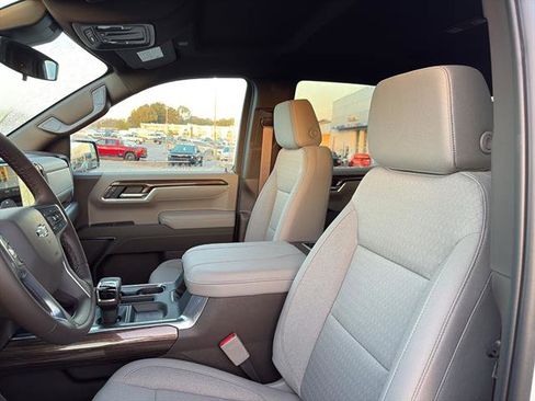 New 2026 Chevrolet Silverado 1500 LT Trail Boss w/ LPO, Dark Essentials Package AWD/4WD image 12