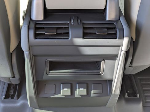 Certified 2023 Land Rover Defender 110 SE image 25