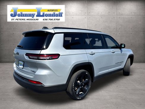Used 2023 Jeep Grand Cherokee L Laredo AWD/4WD image 2