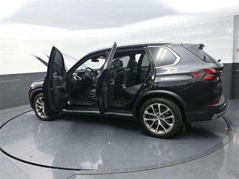 Used 2024 BMW X5 xDrive40i w/ Premium Package image 39