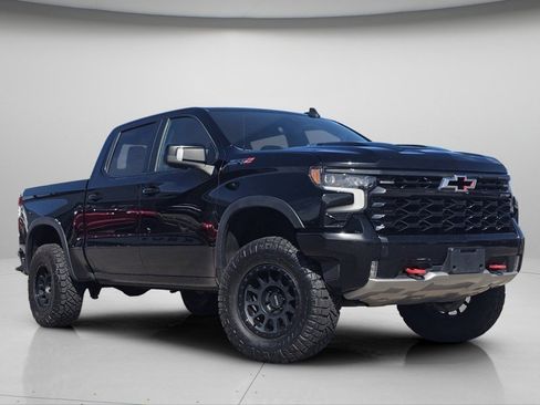 Used 2022 Chevrolet Silverado 1500 ZR2 w/ Technology Package AWD/4WD image 2