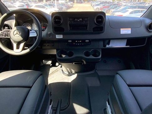 Used 2024 Mercedes-Benz Sprinter 2500 image 11