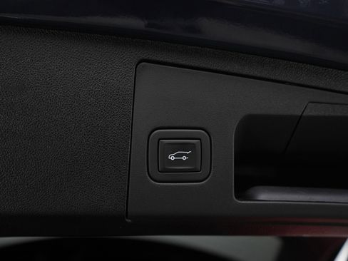 Used 2024 Cadillac XT4 Premium Luxury image 11