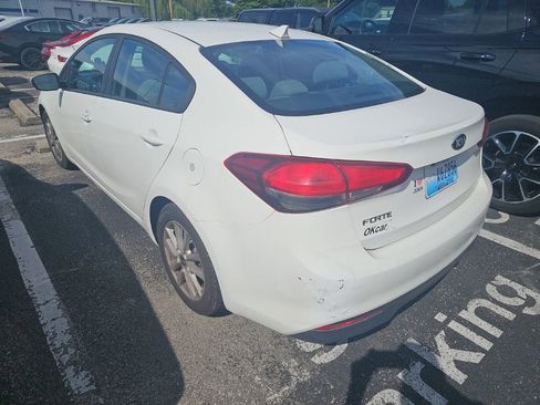 Used 2017 Kia Forte LX FWD image 6