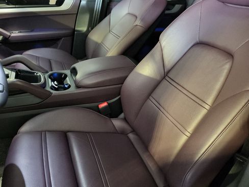 Certified 2026 Porsche Cayenne S AWD/4WD image 5