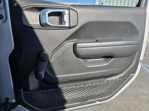 Certified 2023 Jeep Gladiator Sport image 33